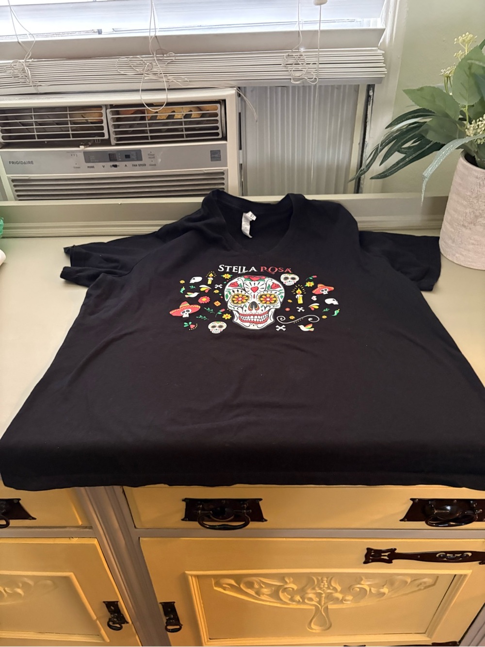 Stella Rosa "Día de los Muertos" Sugar Skull T-Shirt